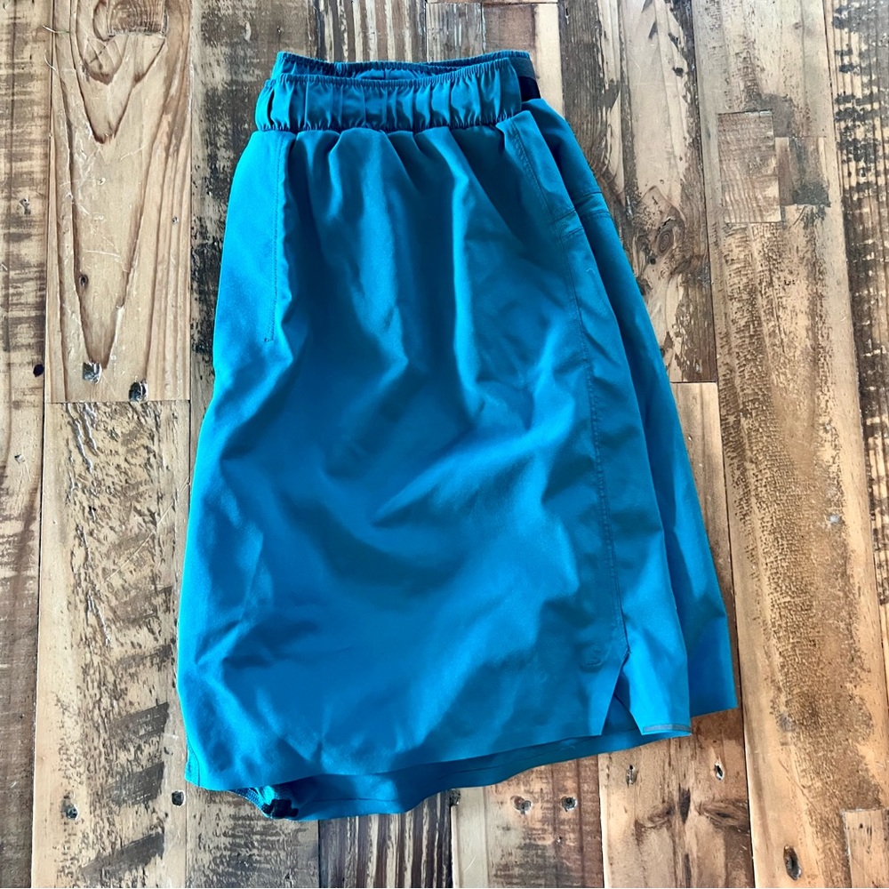 Lululemon surge linerless short 7” color Laguna size medium
